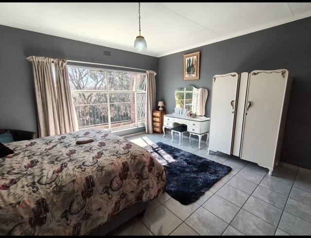 2 BEDROOM APARTMENT TO LET IN THREE RIVERS